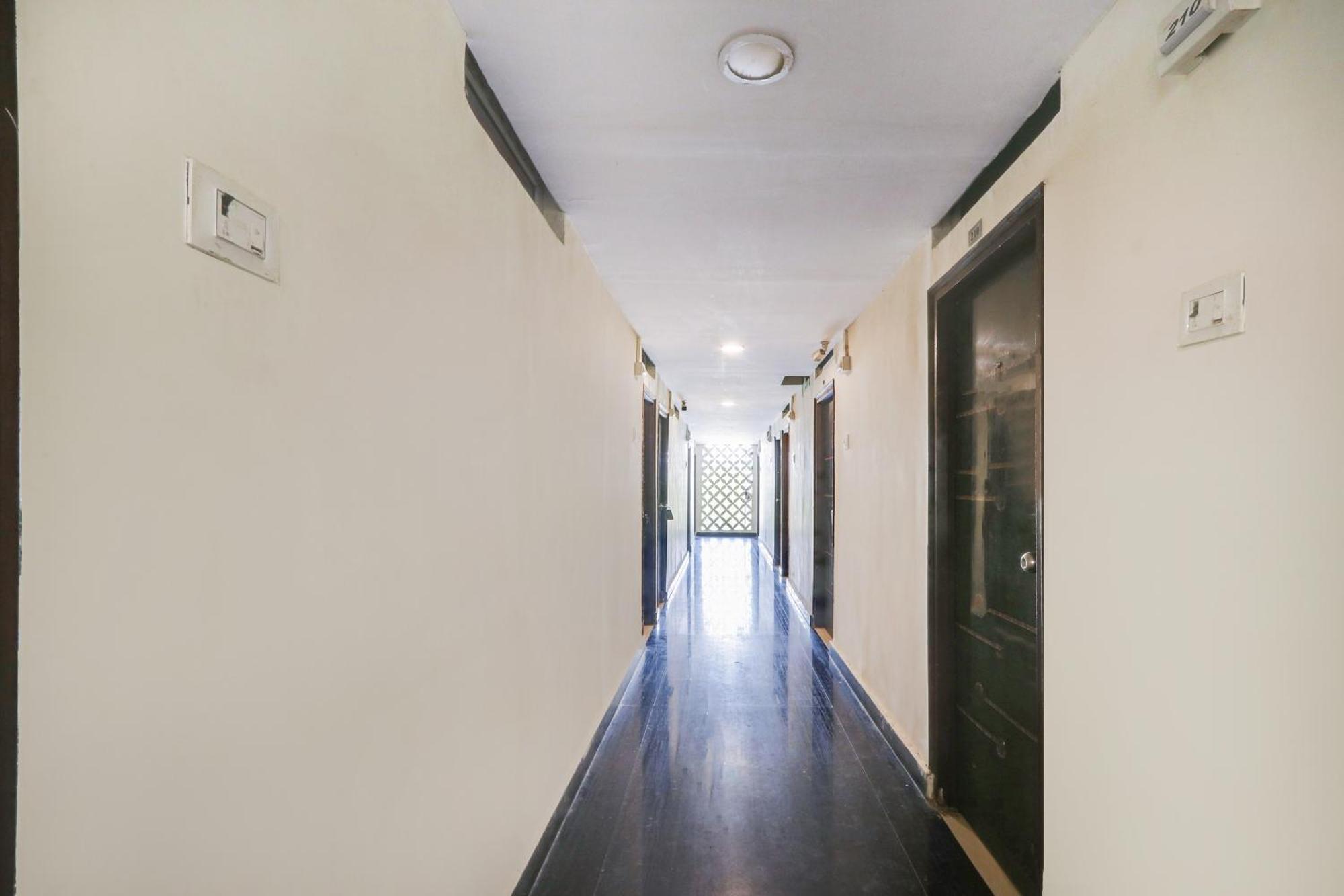 Hotel O Grand Hotel And Lodge Sangareddy Ngoại thất bức ảnh