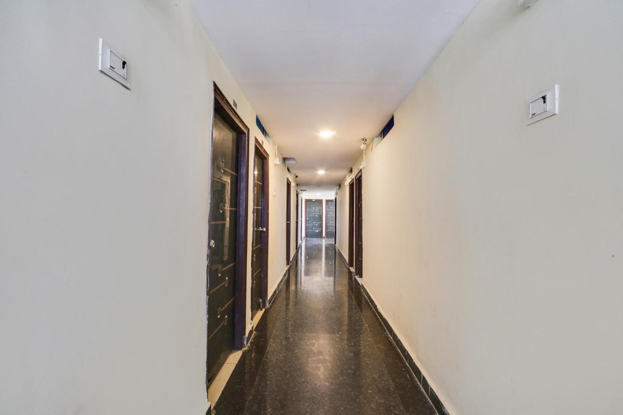 Hotel O Grand Hotel And Lodge Sangareddy Ngoại thất bức ảnh